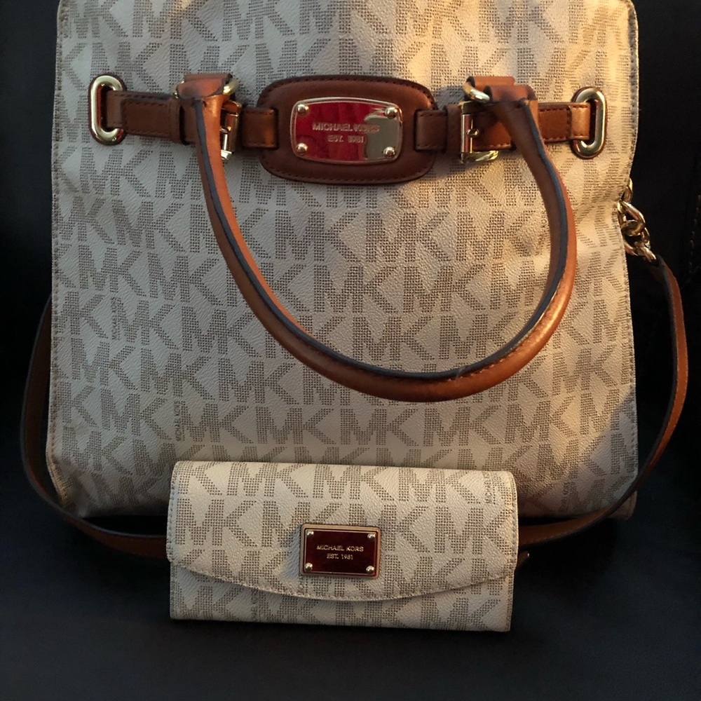 Michael Kors pocket book and matching wallet
